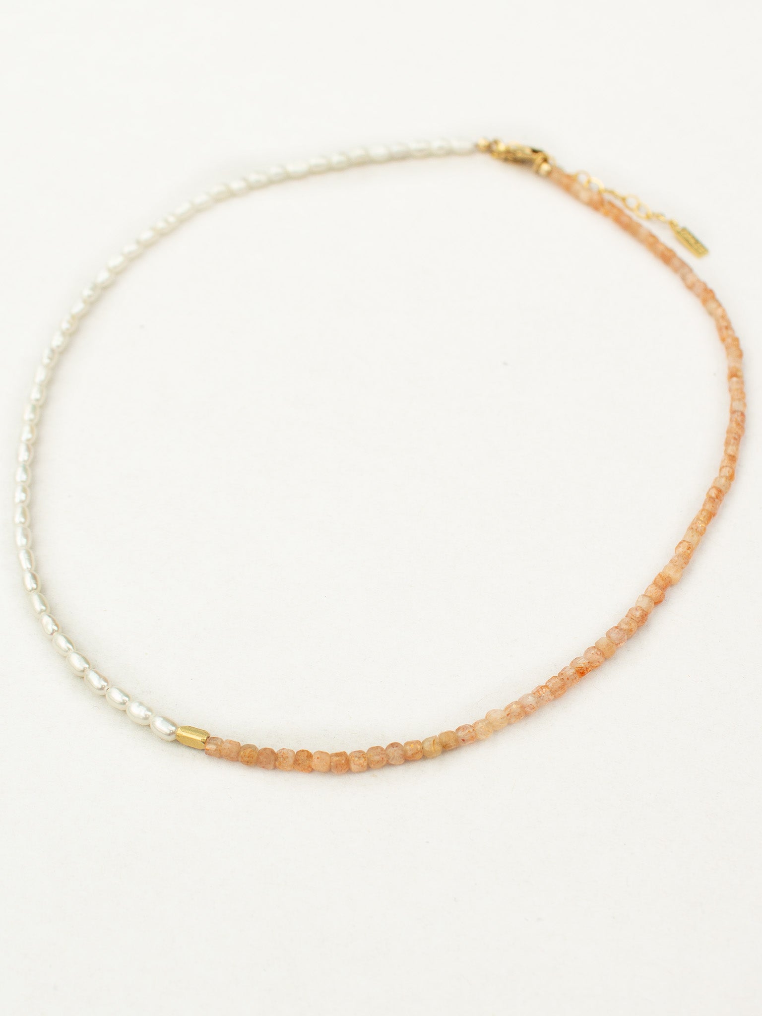 Collar LUCINA - Perlas de agua dulce y Piedra del Sol