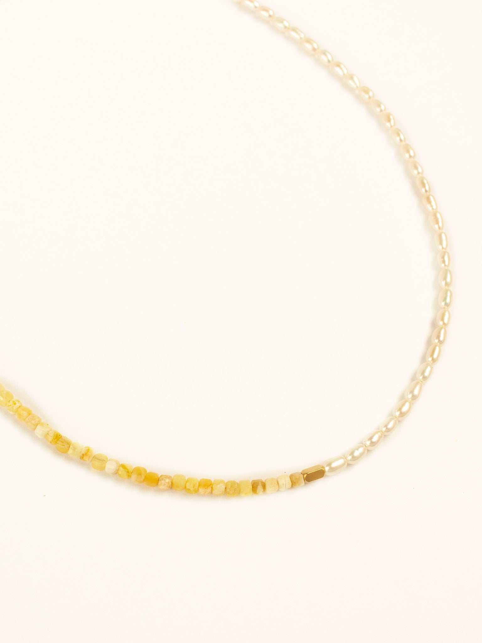 Collar LUCINA - Ópalo amarillo y perlas de agua dulce